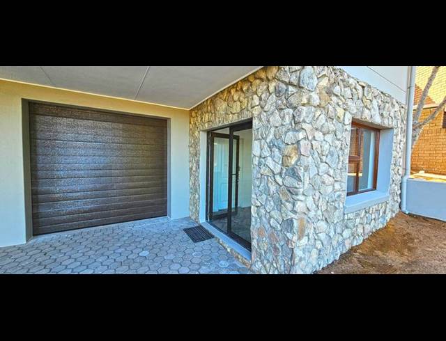 4 BEDROOM HOUSE FOR SALE IN STILBAAI-WES